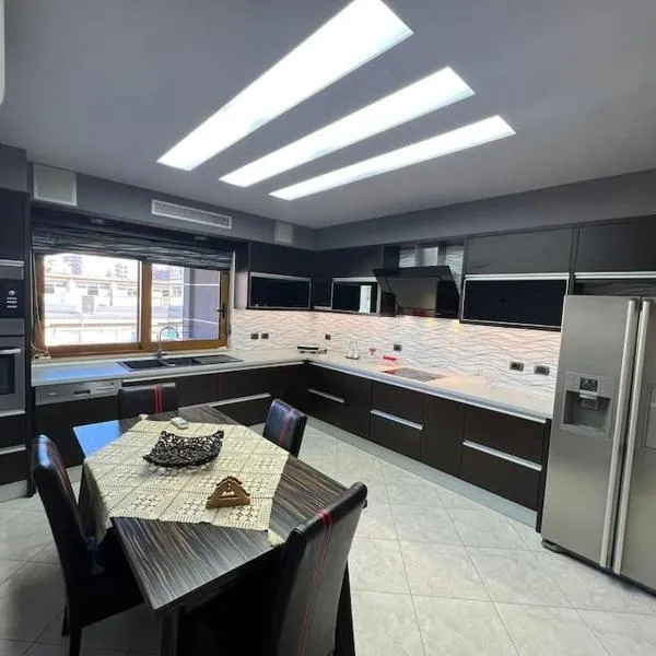 Manga Luxury Apartments - 3 Bedrooms，位于吉诺卡斯特的酒店