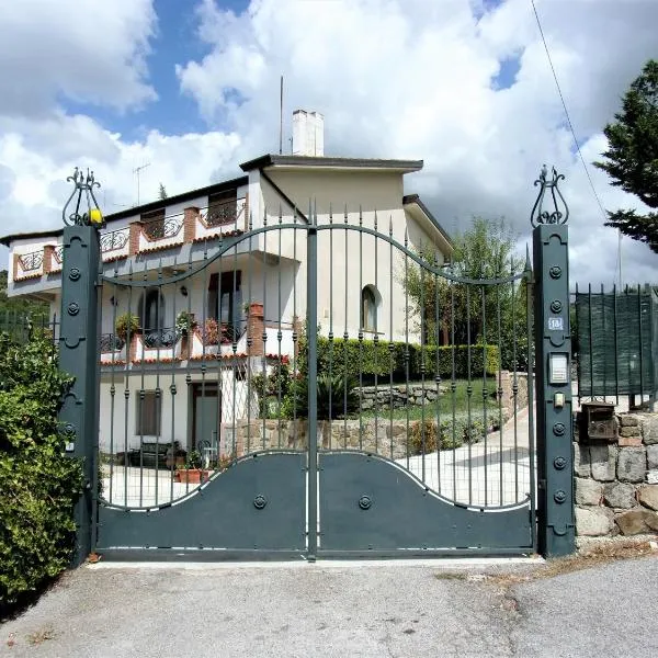 Villa Sole e Mare，位于瓦洛-德拉卢卡尼亚的酒店