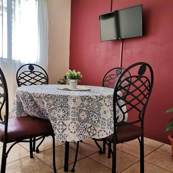 Casa Cafetal Aeropuerto，位于阿拉胡埃拉的酒店
