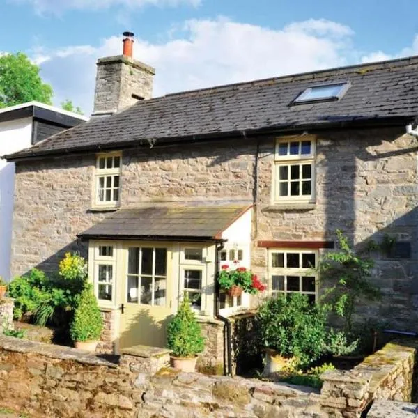 River Cottage Brecon: Hot Tub, Fire, Balcony, Wifi，位于布雷肯的酒店