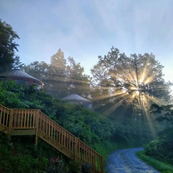 Fontana @ Sky Ridge Yurts，位于布赖森城的酒店