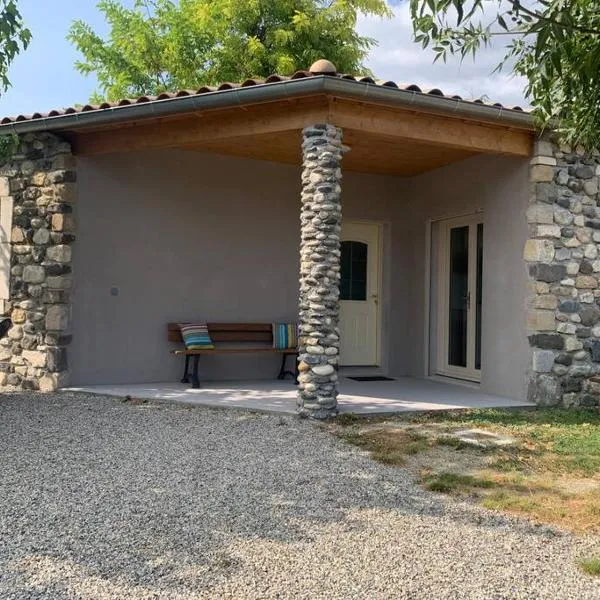 gîte de Champoulas，位于Saint Martin sur Lavezon的酒店