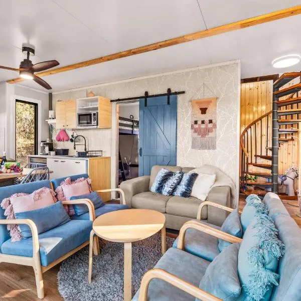 Delightful Container House with Views，位于Hartley的酒店