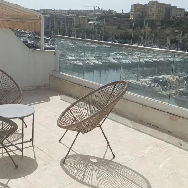 Amazing sea view penthouse near Valletta，位于姆西达的酒店