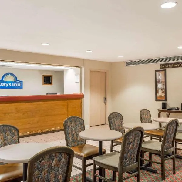 Days Inn by Wyndham West Des Moines - Clive，位于约翰斯顿的酒店