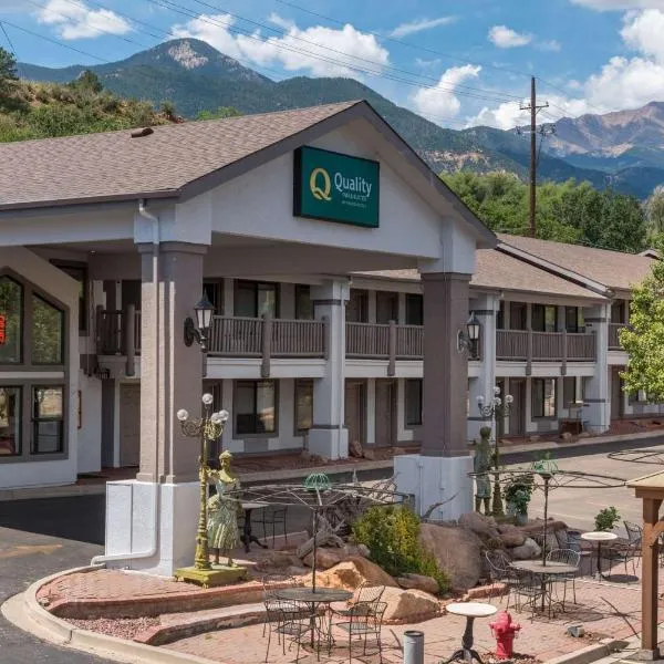 Quality Inn & Suites Manitou Springs at Pikes Peak，位于马尼温泉的酒店