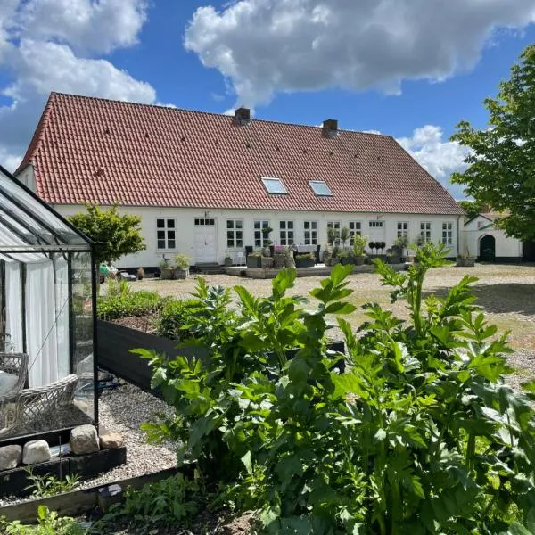 Landligt ophold på Midtgård，位于克里斯蒂安斯费尔德的酒店