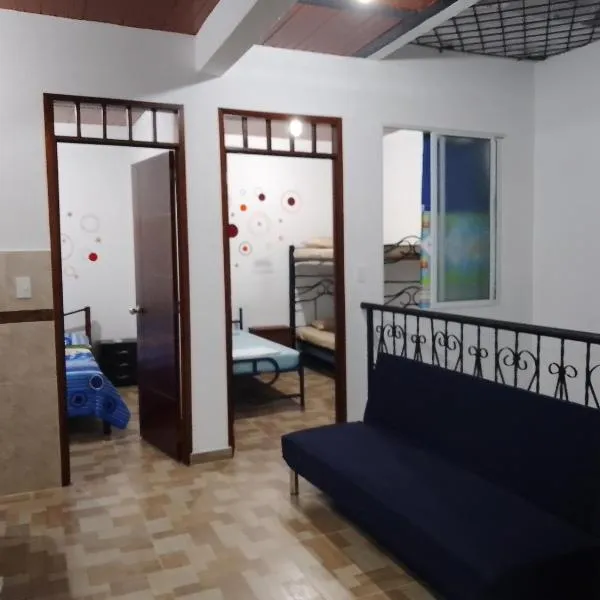 CÓMODO APARTAMENTO CENTRAL EN BARRIO SEMI RURAl，位于比亚维森西奥的酒店