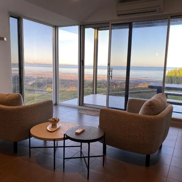 Bayview Retreat - Esplanade home w wifi，位于沃拉鲁的酒店