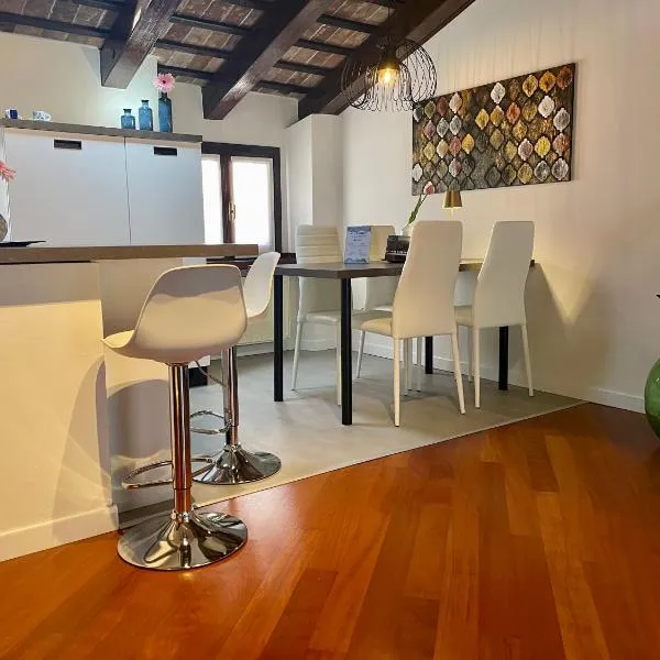 StaraGo Attic Suite - Elegante mansarda in centro storico，位于戈里齐亚的酒店