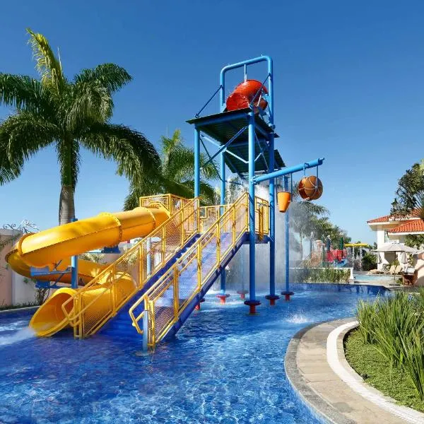 皇家棕榈广场度假酒店，位于坎皮纳斯的酒店