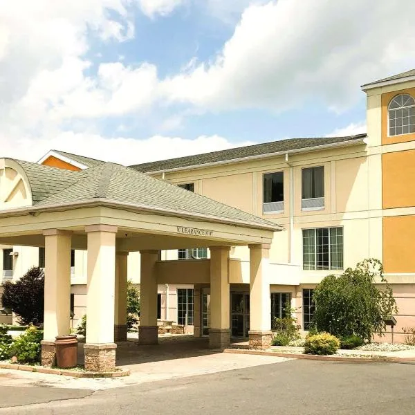 芒特波科诺康福特套房旅馆，位于Cresco的酒店