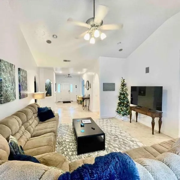 Peacock Suite Hot Tub Sleeps up to 4 Bbq，位于阿赫瓦尼的酒店