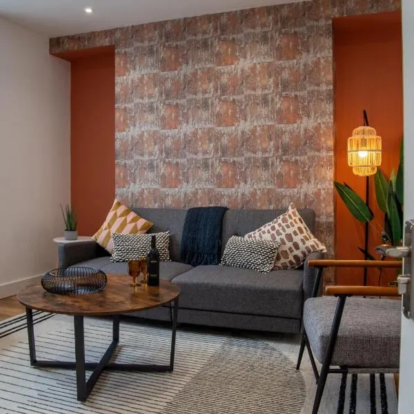 Trendy Urban Suite 140mtrs to Train Station，位于纽波特的酒店