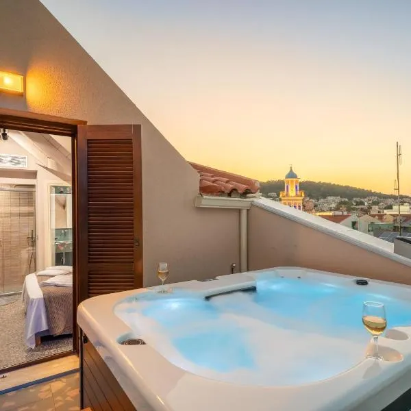 Pink Panther Maisonette Suite，位于阿尔戈斯托利翁的酒店