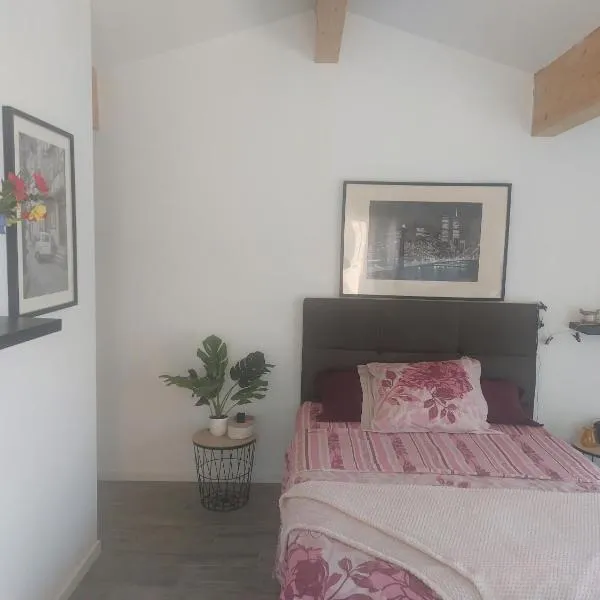 Chambre climatisée à 20 minutes de bordeaux，位于Marcamps的酒店