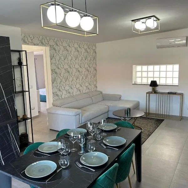 Attico al mare-Luxury Penthouse，位于Montepaone Lido的酒店