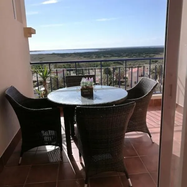 Fantástico apartamento con vistas en Almerimar，位于阿尔梅利马的酒店