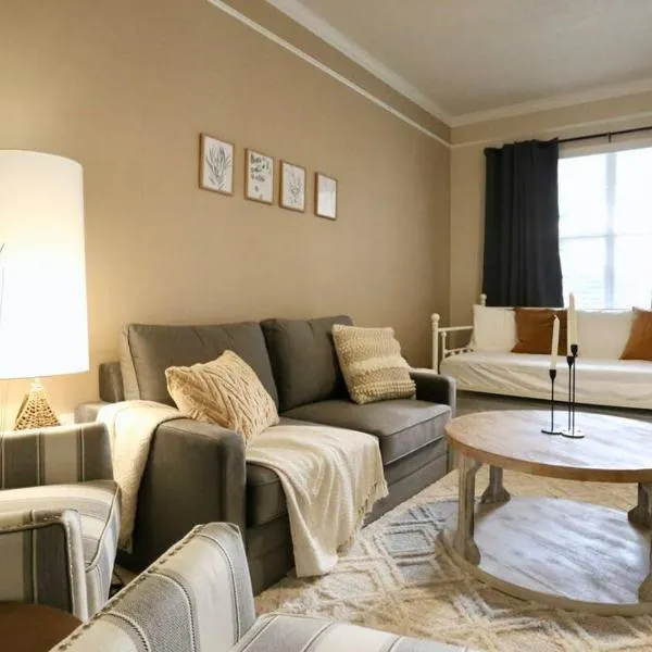 Stylish Sanctuary King Beds Upscale Condo，位于盖恩斯维尔的酒店