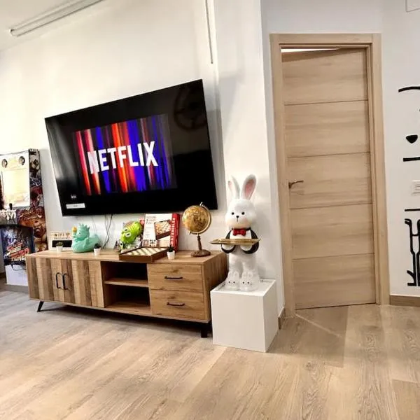 LUJO Proyector, Maquina Arcade, Wifi y patinetes，位于奥维多的酒店
