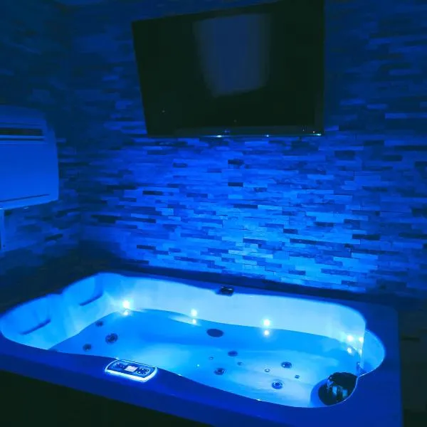 Studette avec SPA & Jacuzzi，位于塞特港的酒店