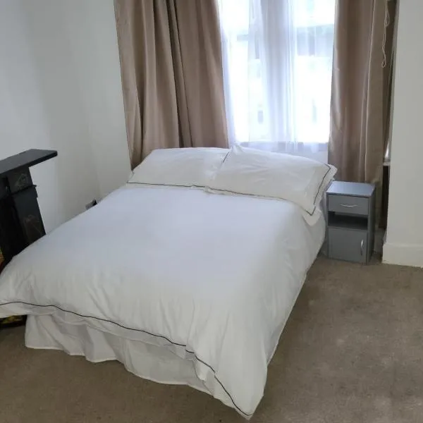 Affordable rooms in Gillingham，位于吉林汉姆的酒店