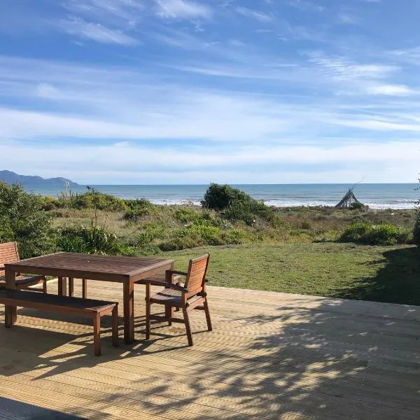 The Beachsider - Te Horo Beach Holiday Home，位于Te Horo的酒店