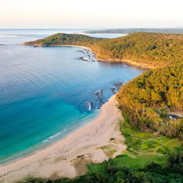 Pebbly Beach Escape，位于East Lynne的酒店
