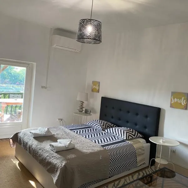 La casa du port, Chambres, suite privée, appartement avec vue sur la rivière，位于Capdenac的酒店
