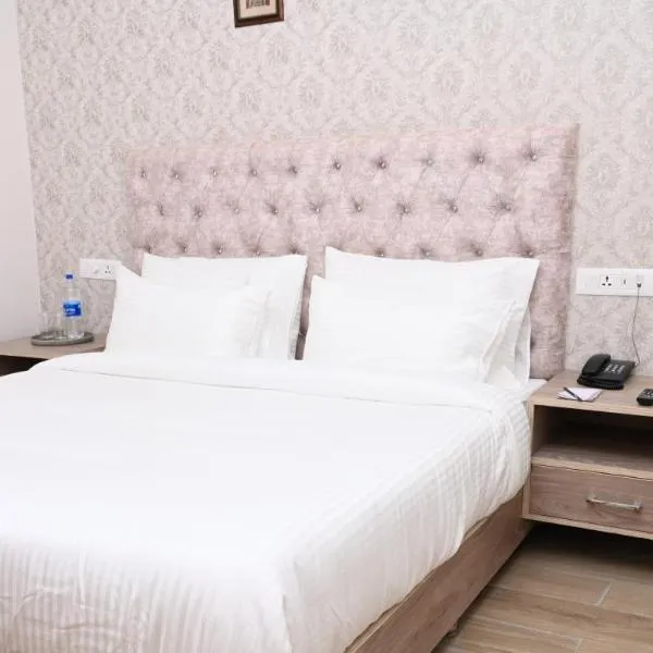 SPT Clarks Inn Suite, Mandi，位于Kotla的酒店