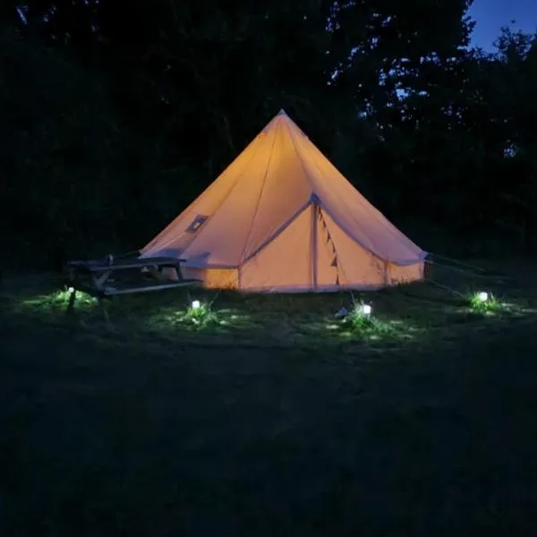 Glamping in style Bell tent，位于Ifield的酒店