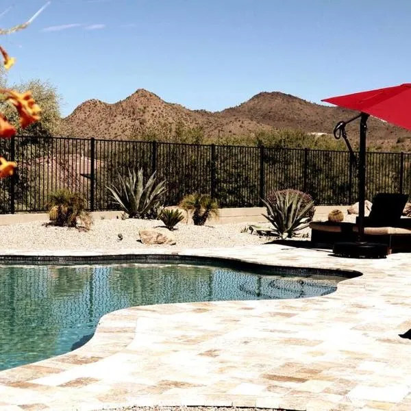 Phoenix Home with heated pool, desert views & hot tub，位于Anthem的酒店