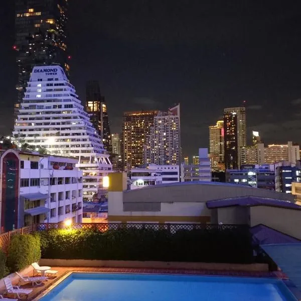 Panoramic City View Room at Silom，位于Yan Nawa的酒店