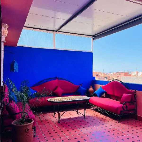 Appartement avec jolie terrasse privée et parking Apartment with nice private terrace and parking，位于Oulad Sidi Cheïkh的酒店