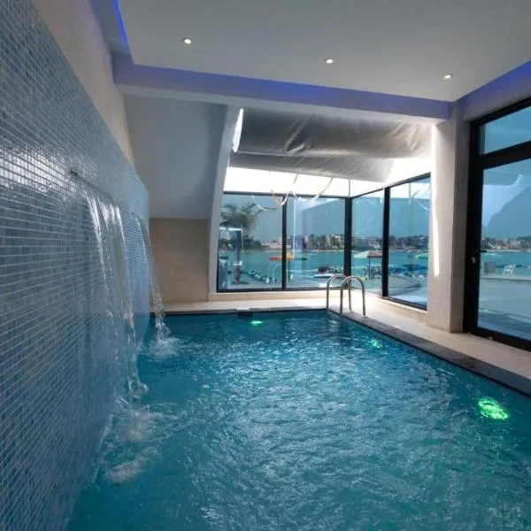 La Fontaine Lagoon Resort，位于杜拉特阿拉尔的酒店