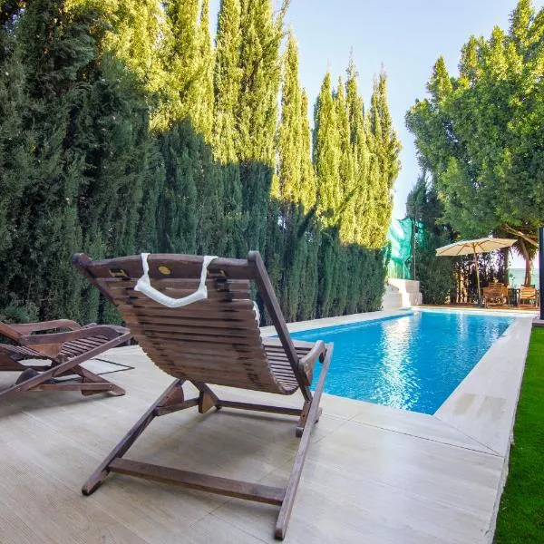 RentalSevilla Brisa del Aljarafe con piscina climatizada a 15 minutos de Sevilla，位于Almensilla的酒店