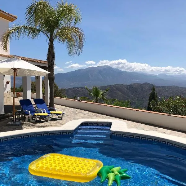 Casa Rural Finca Volando in the mountains of Málaga，位于Comares的酒店