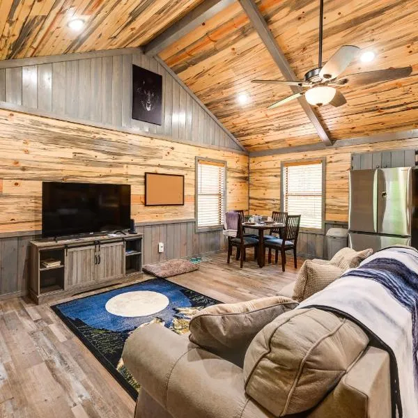 Pet-Friendly Broken Bow Cabin Near Lukfata Creek!，位于布罗肯鲍的酒店