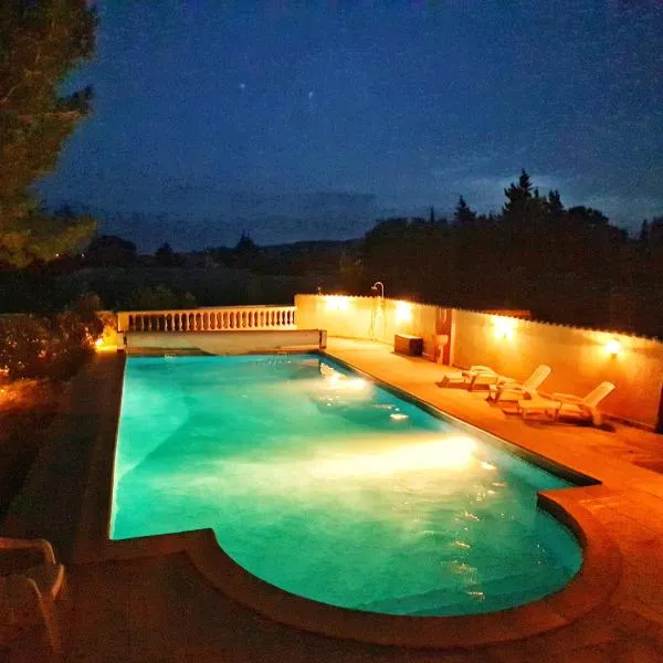 Les Garrigues de l'Oluké - Spa privatif, Piscine, Tennis，位于皮奥伦克的酒店