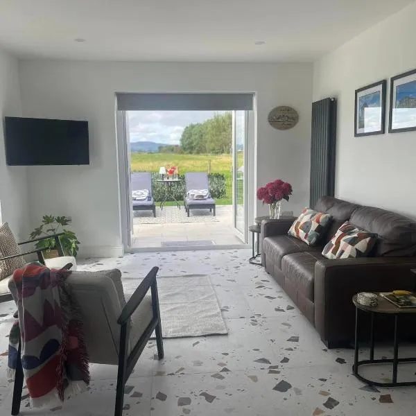 Charming 2-Bed Cottage in County Derry，位于利马瓦迪的酒店