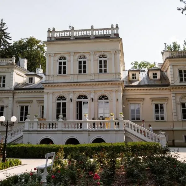 Pałac Chojnata，位于马佐夫舍地区拉瓦的酒店