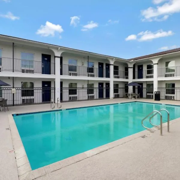 Motel 6-Bryan, TX - University Area，位于布赖恩的酒店