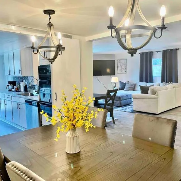 Glendora Pool Home Retreat，位于格伦多拉的酒店