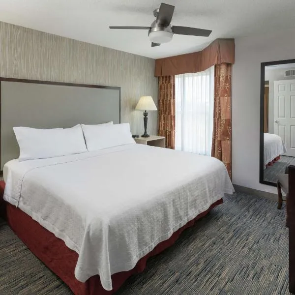 Homewood Suites by Hilton Chicago - Schaumburg，位于绍姆堡的酒店