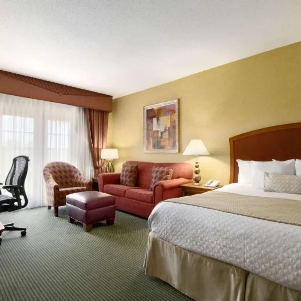 Embassy Suites by Hilton Greensboro Airport，位于格林斯伯勒的酒店