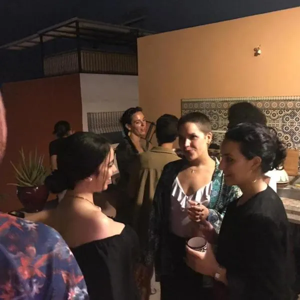 Atlantic Vibes Surf Hostel，位于塔姆拉赫特乌兹达尔的酒店