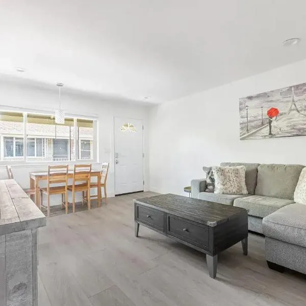 2BR APT with Brand new super quite AC, Washer, Dryer, Free EV Station, Free Parking in Cupertino，位于森尼维耳市的酒店