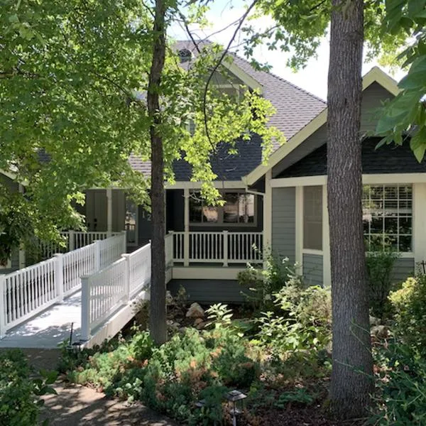 Executive home in a serene park like setting，位于佛森的酒店