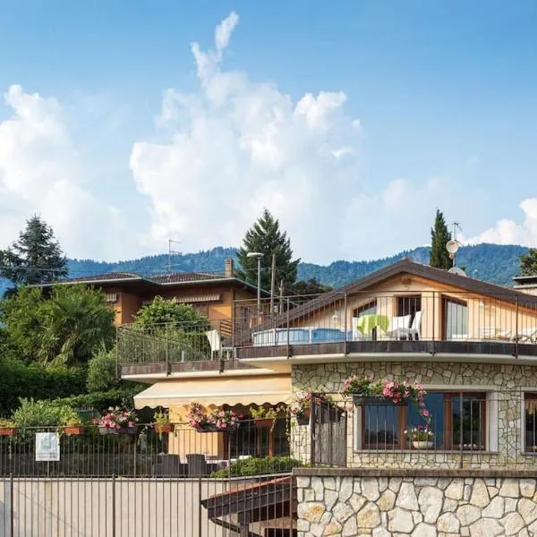 Villa Sasso Il Bianco Varese Lake，位于科麦里奥的酒店