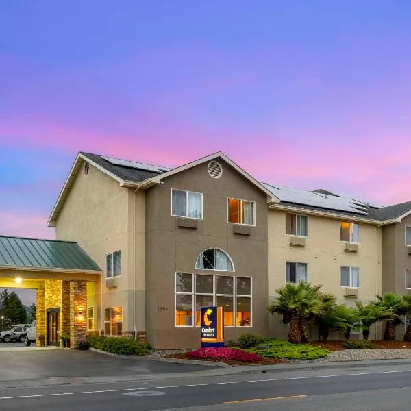 红木乡村康福特茵酒店，位于福图纳的酒店